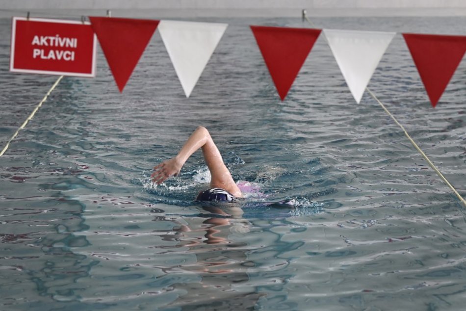 Ilustračný obrázok k článku Považskobystrická krytá plaváreň je v režime OP: Ktoré deti potrebujú test?