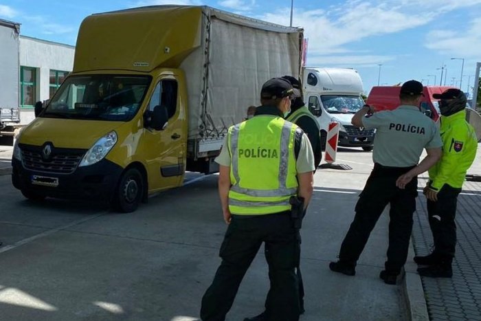 Ilustračný obrázok k článku Kontrola na hraniciach v Čunove: V návese sa skrýval nevšedný náklad