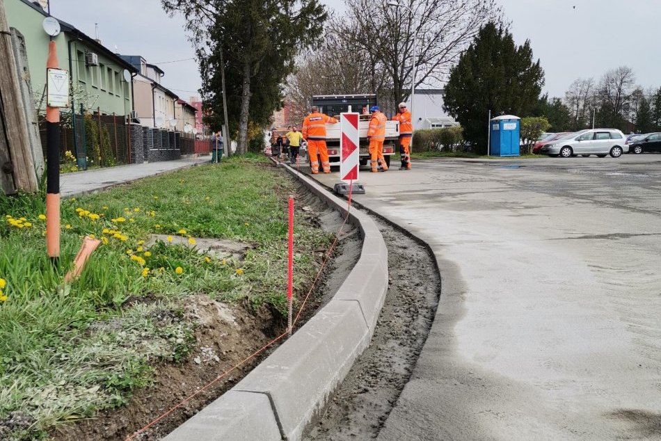 Ilustračný obrázok k článku Deravé chodníky vás už nenahnevajú: Opravy zhltnú vyše milión eur