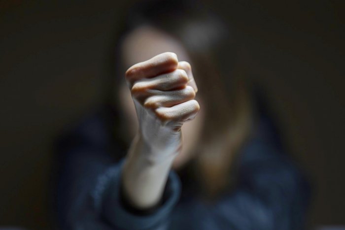 Ilustračný obrázok k článku Zbesilý ÚTOK Prievidžana: Muža udrel do hlavy, dokopal na zemi a takmer zomrel