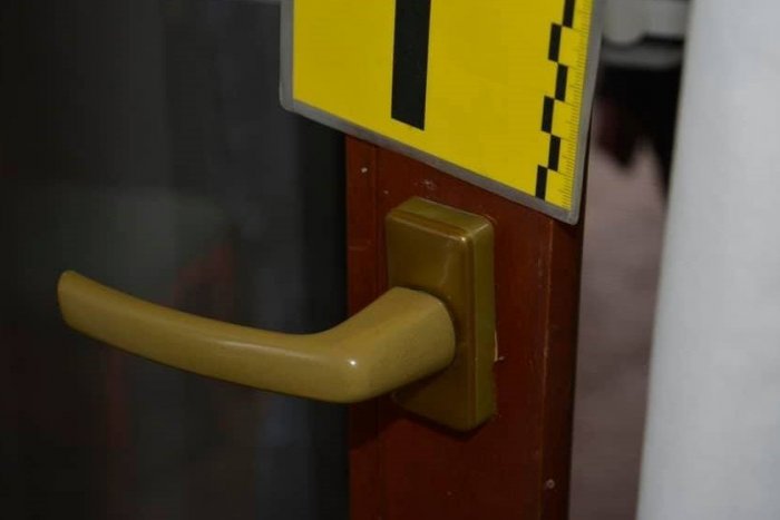 Ilustračný obrázok k článku Muž z Portugalska porušil domovú slobodu: V Humennom vošiel do domu a napadol muža i ženu!