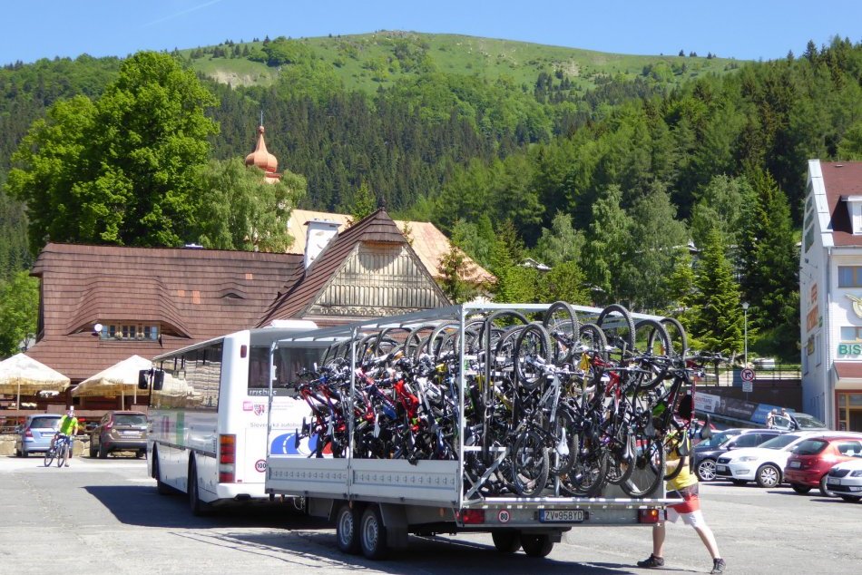 Ilustračný obrázok k článku Cyklobus opäť vyrazí do okolia Bystrice: K tradičným destináciám pribudnú aj NOVINKY