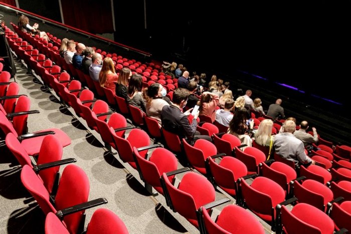 Ilustračný obrázok k článku Divadelná jeseň v Lučenci oslavuje 30 rokov: Návštevníkom ponúkne 8 predstavení