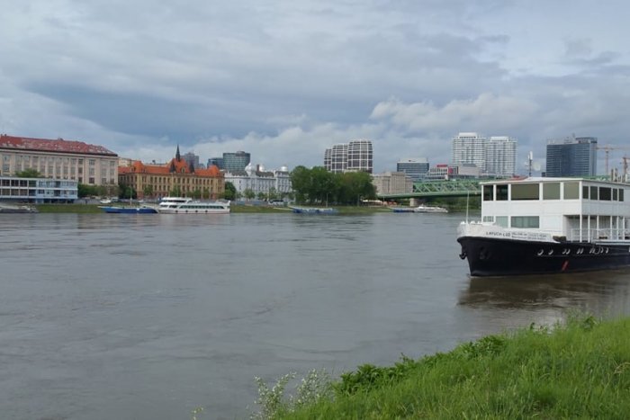 Ilustračný obrázok k článku Hustý dážď dvíha na západe Slovenska hladiny riek. Môže z toho byť povodeň!