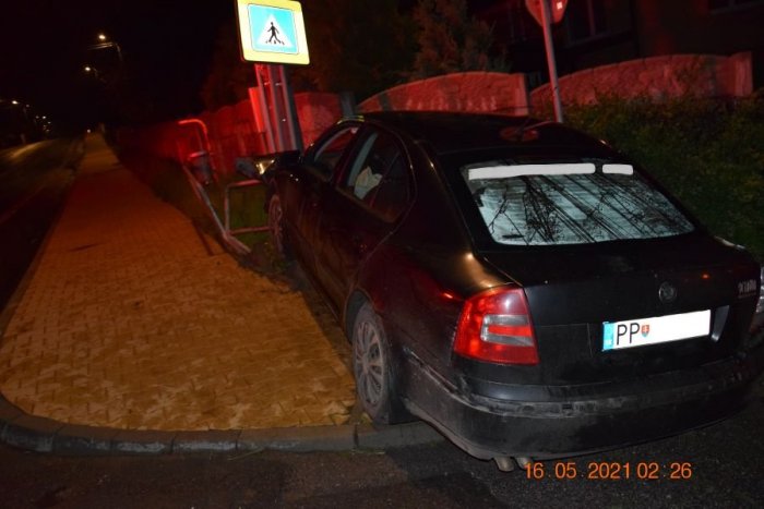 Ilustračný obrázok k článku Valcoval, čo mu prišlo do cesty: Odniesla si to aj vstupná brána do Šváboviec! FOTO