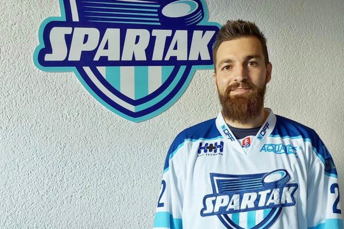 Ilustračný obrázok k článku V Nových Zámkoch skončil: Obranca Mikuš si našiel nový klub