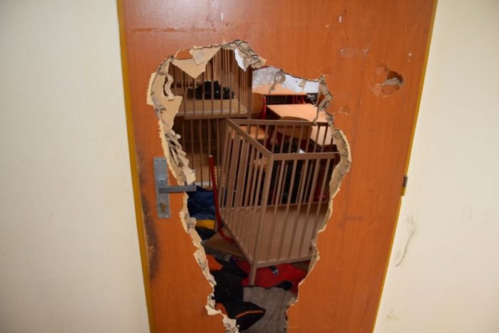 Ilustračný obrázok k článku Bizarná krádež: Zlodej prerazil dvojo dverí a ukradol hračky!