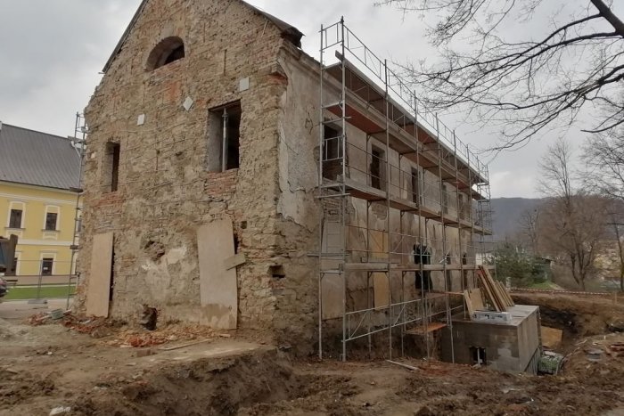 Ilustračný obrázok k článku Malý kaštieľ v Snine bude mať novú podobu. Rekonštrukčné práce napredujú, FOTO