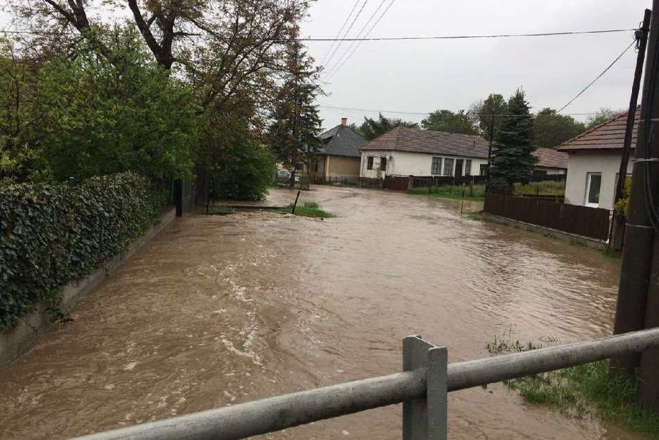 Ilustračný obrázok k článku Ľudia v Trenčianskom kraji spojili sily: Kde bola situácia najhoršia? FOTO