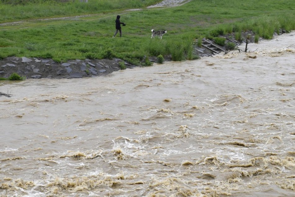 Ilustračný obrázok k článku Horúčavy vystriedal dážď: Platia výstrahy pred BÚRKAMI aj prívalovou POVODŇOU!