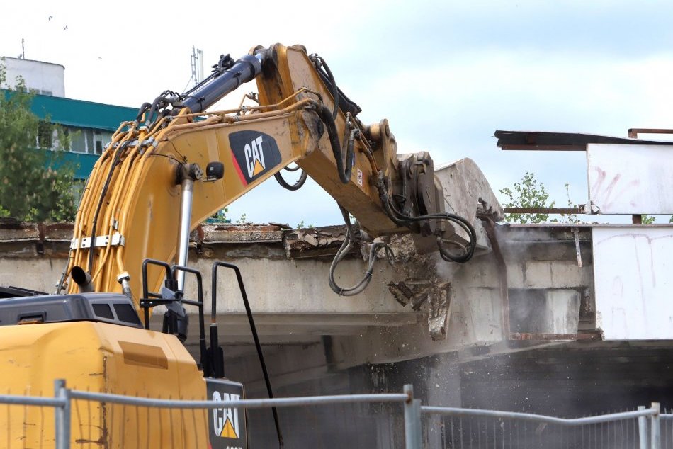 Ilustračný obrázok k článku Prípravy na koniec ťažby uhlia: V Sebedraží ODSTRÁNIA viaceré stavby