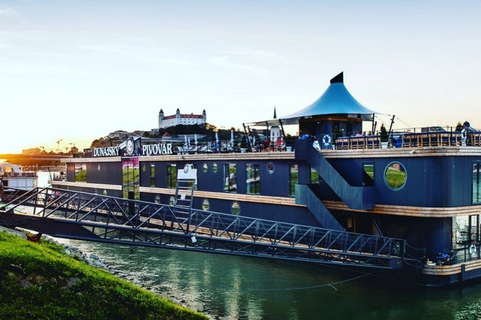 Ilustračný obrázok k článku Známa reštaurácia vystavila blacklist: Milí členovia vlády, tu vás NIKTO neobslúži!