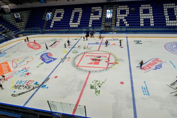 Ilustračný obrázok k článku Rozlúčka s popradským ľadom ako sa patrí: Pomaľuj a odfoť!