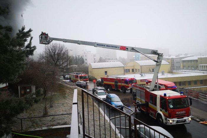 Ilustračný obrázok k článku Hasiči v akcii aj na Štedrý deň: TAKMER prišlo k nešťastiu, muž zaspal pri zapálenom venci