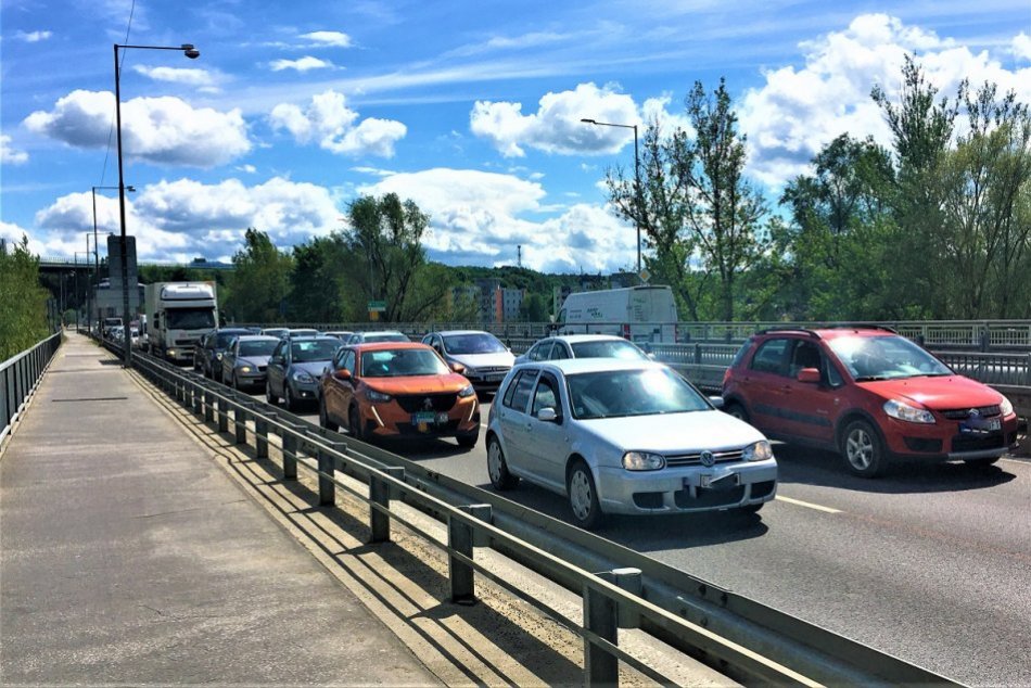 Ilustračný obrázok k článku Počet áut v Trenčianskom kraji stúpol o TISÍCE: Koľko ich jazdí po okresoch?