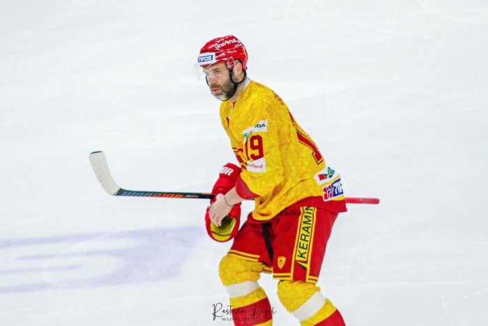 Ilustračný obrázok k článku Fajný podpis: Starosta pokračuje v Dukle Trenčín, atakovať bude magickú hranicu