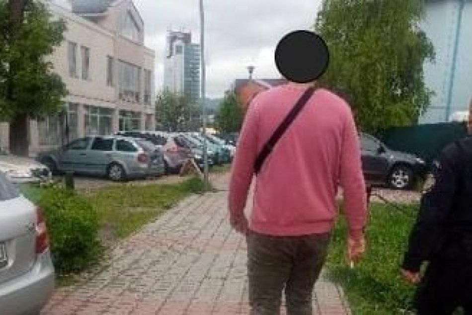 Ilustračný obrázok k článku Mestskí policajti mali čo robiť: Čierny pasažier z bystrickej MHD skúšal opakovane utiecť