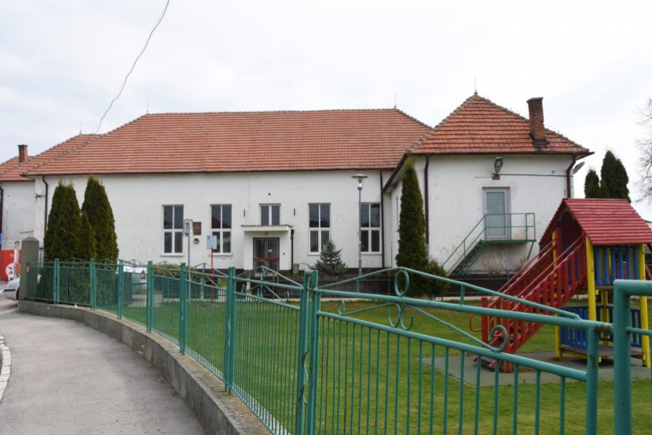 Ilustračný obrázok k článku V trenčianskej časti Zlatovce rozšíria kultúrne stredisko: Kedy bude hotové? FOTO