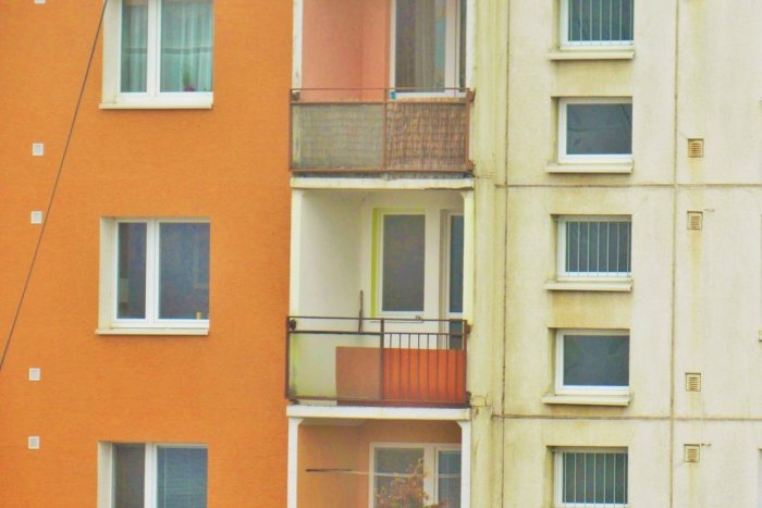 Ilustračný obrázok k článku Na Sekčove došlo k TRAGÉDII: Mladík neprežil pád z 8. poschodia