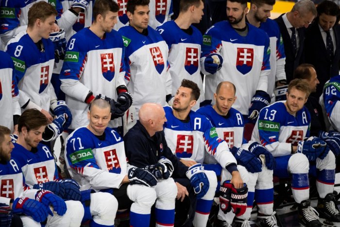 Ilustračný obrázok k článku POZOR, vyletí vtáčik! Hokejisti sa TAKTO vyfešákovali a potom zapózovali, FOTO