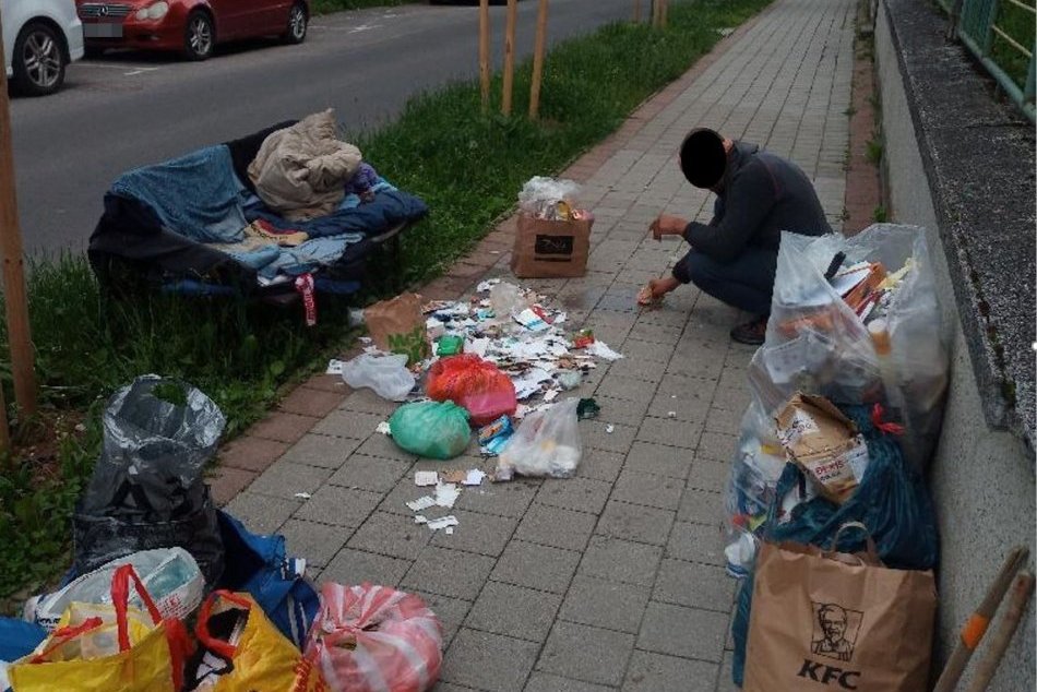 Ilustračný obrázok k článku Na viacerých miestach v centre Bystrice sa hromadil odpad: Čo bolo príčinou? FOTO