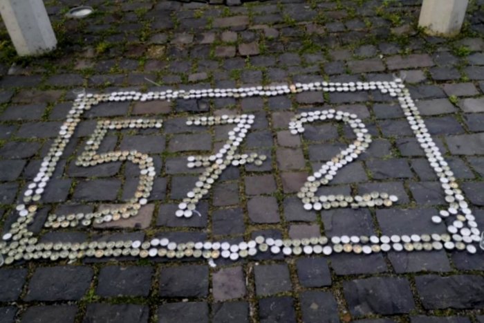 Ilustračný obrázok k článku Na námestí v Trnave horelo 572 sviec: V Trnave si dojemne uctili obete koronavírusu