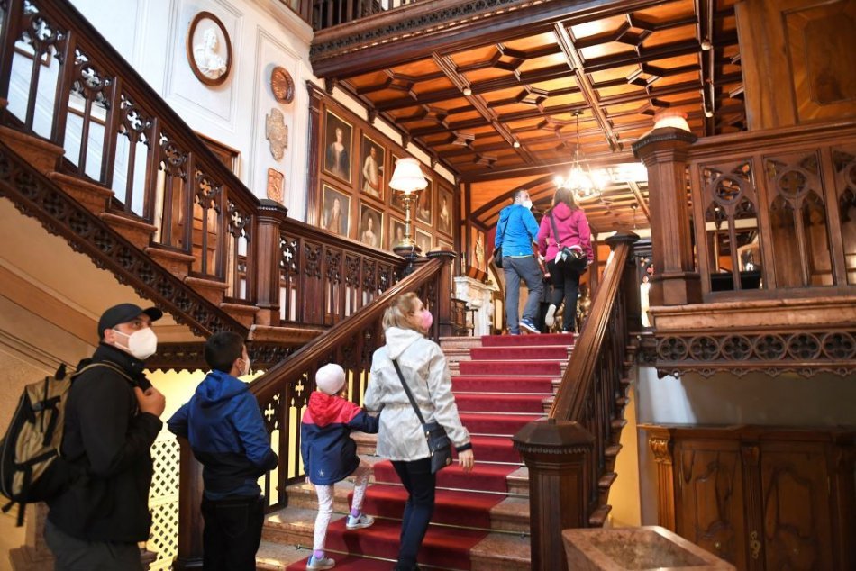 Ilustračný obrázok k článku Čaká nás pestrý víkend v betiarskom kaštieli: Komentované prehliadky odhalia skryté zákutia