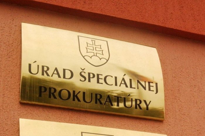 Ilustračný obrázok k článku Katarína V. chcela "odpratať" manželovu milenku: Z detailov naskakujú zimomriavky