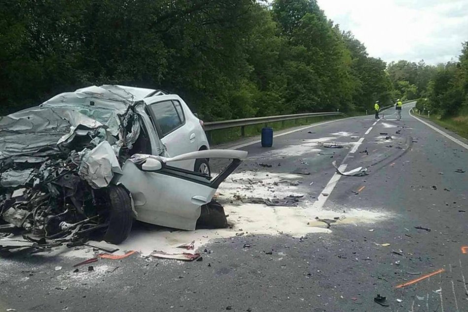 Ilustračný obrázok k článku Prvé INFO z miesta tragickej zrážky kamióna s autom: Cestu uzavreli, FOTO