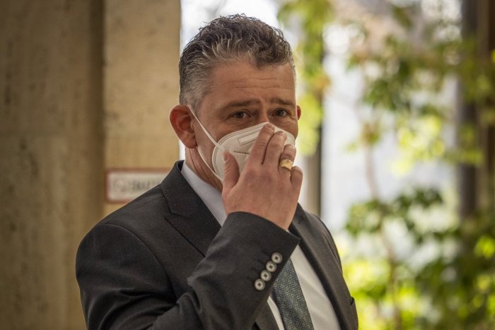 Ilustračný obrázok k článku Odvolávanie Mikulca sa opäť presúva na september pre nedostatok poslancov