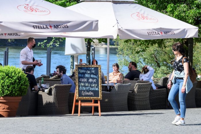 Ilustračný obrázok k článku COVID automat sa opäť prefarbí: Od PONDELKA budeme mať dva okresy ZELENÉ!