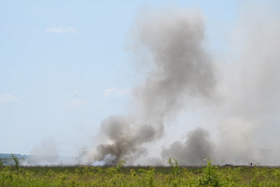 Ilustračný obrázok k článku Hasiči zasahujú pri požiari suchého porastu