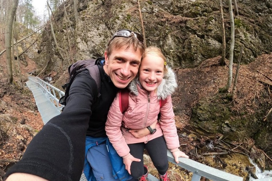 Ilustračný obrázok k článku Slovenský otecko doopatruje seniora výmenou za dom! Jeho inzerát spustil lavínu reakcií!