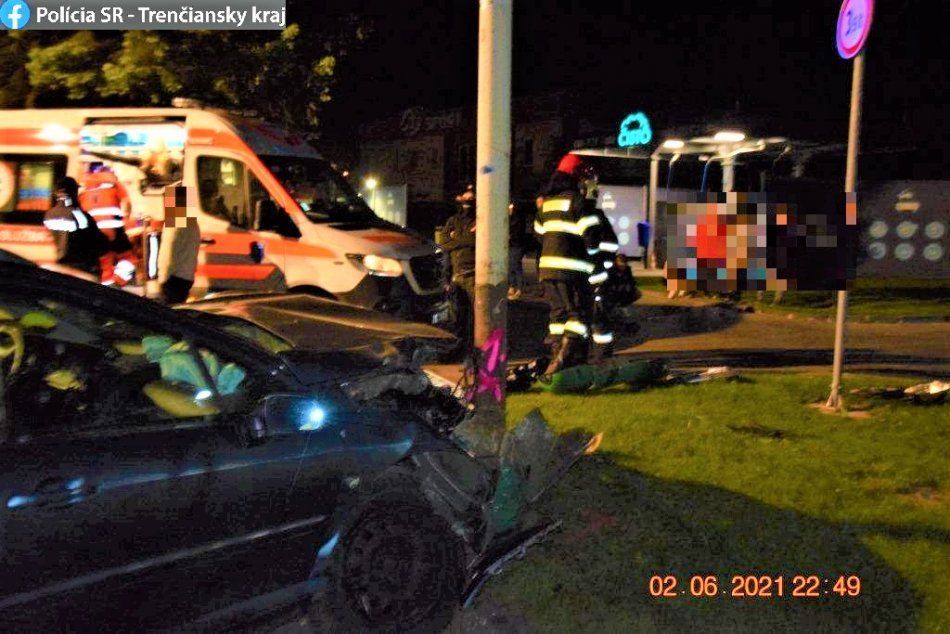 Ilustračný obrázok k článku Prievidžanka trafila stĺp a zranila sa: Niet divu, nafúkala 2,7 promile, FOTO