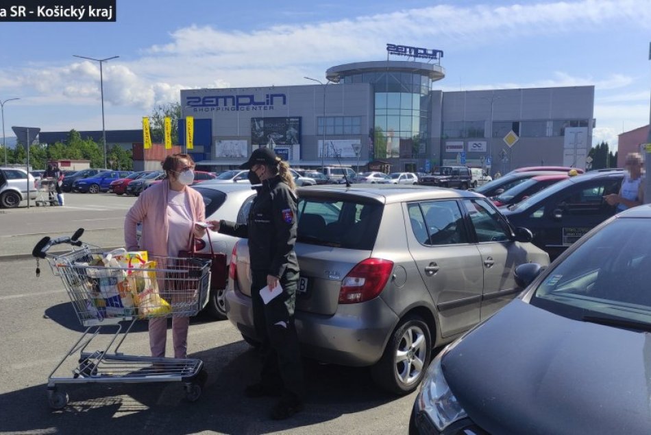 Ilustračný obrázok k článku Policajti na parkovisku pri Kauflande a OC Zemplín: Riešili vaše autá, FOTO