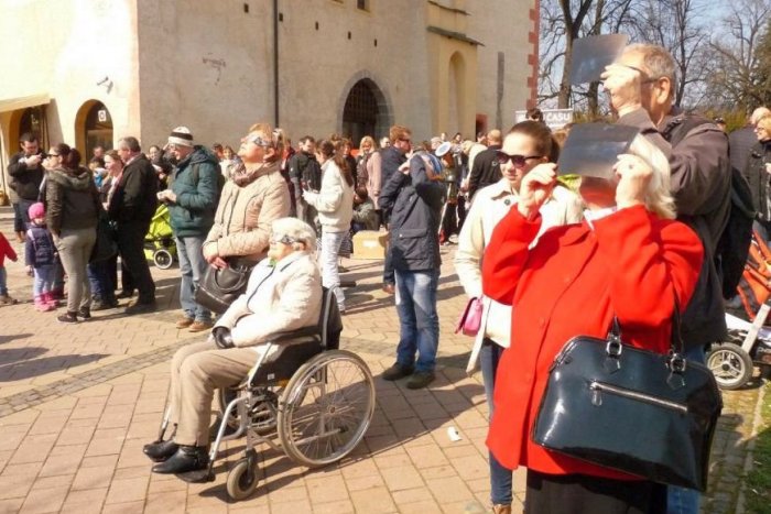 Ilustračný obrázok k článku Úchvatný úkaz, zažijeme zatmenie Slnka: Pozorovanie sa chystá aj v centre Bystrice