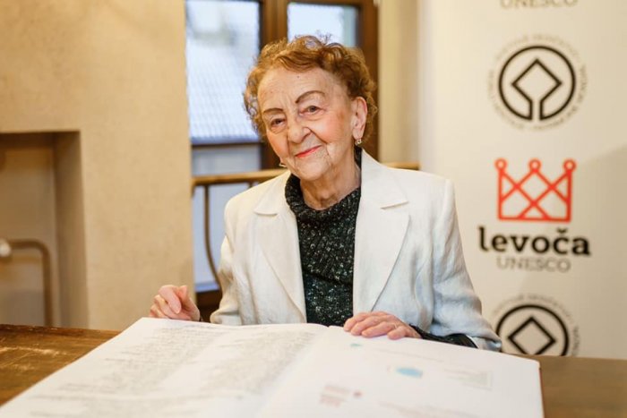 Ilustračný obrázok k článku Má 91 rokov a stále pracuje: Pani Mária je najstaršou detskou lekárkou na Slovensku!