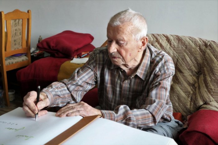 Ilustračný obrázok k článku Mať taký vek je raritou: Pán Imrich oslávil 100 rokov a ponúkol recept na lepší život