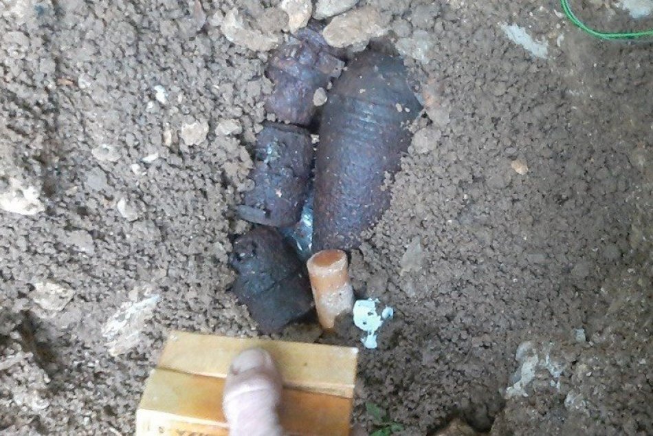 Ilustračný obrázok k článku Obec bola hore nohami: Pyrotechnici museli urobiť VÝBUCH priamo na mieste, FOTO