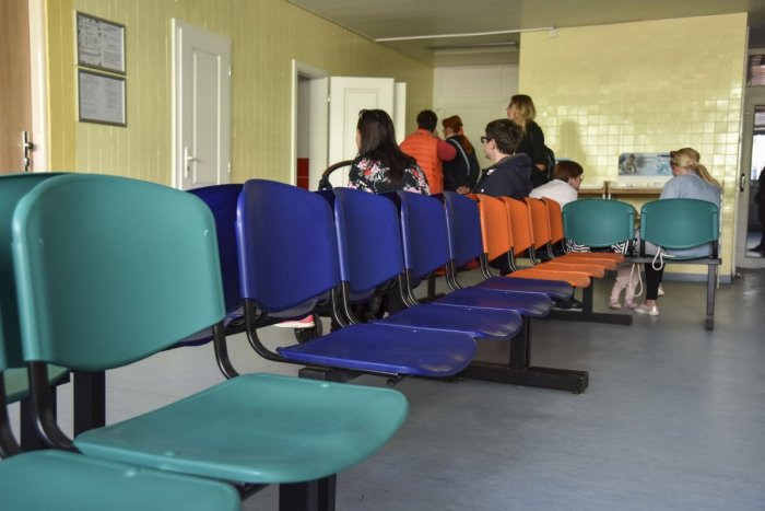 Ilustračný obrázok k článku Poslanci ODMIETLI novelu, ktorou sa malo zabrániť POPLATKOM za objednanie k lekárovi