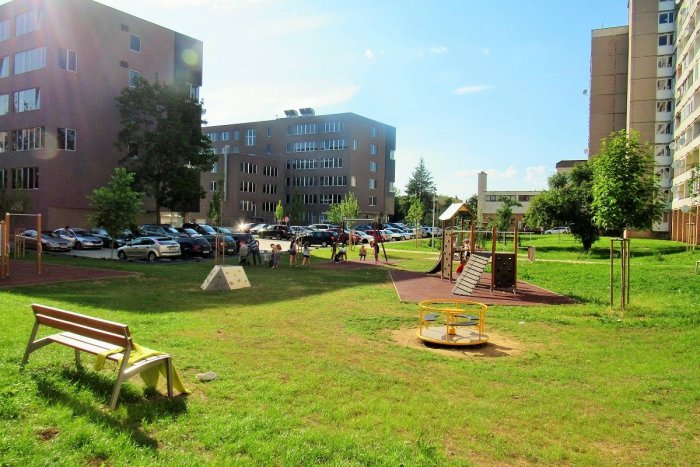 Ilustračný obrázok k článku Vnútroblok na Hviezdoslavovej a Štefánikovej vyzerá ÚPLNE inak: Zmena bije do očí, FOTO