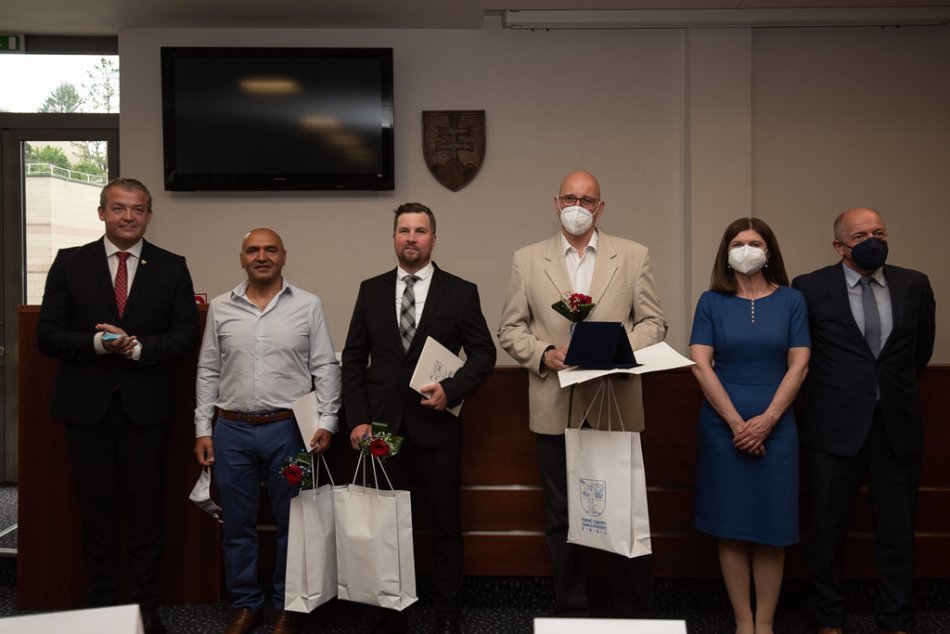 Ilustračný obrázok k článku Päť ocenení ide do nemocnice v Považskej Bystrici: ZOZNAM laureátov, FOTO