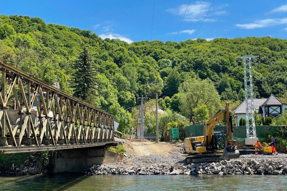 Ilustračný obrázok k článku Práce na moste v Iliaši pokročili: PREHĽAD obmedzení, s ktorými treba počítať, FOTO