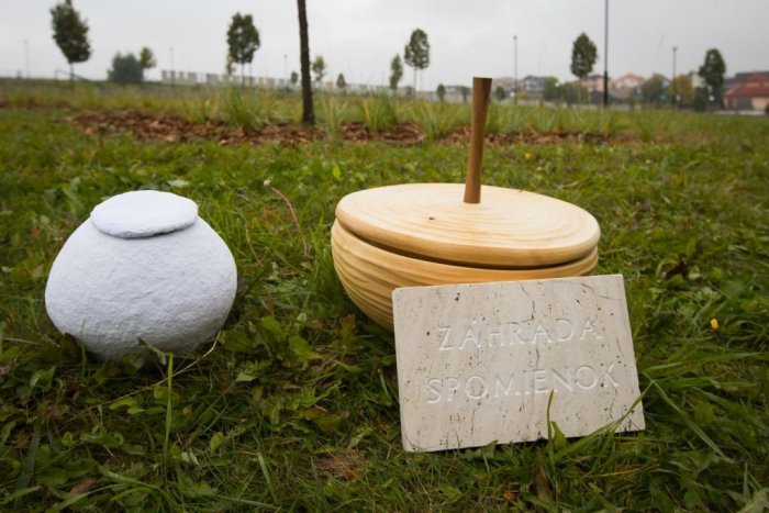 Ilustračný obrázok k článku Jedinečný slovenský EKO cintorín: Náhrobky ani umelé kvety tu nenájdete, ako to funguje?