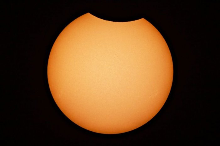 Ilustračný obrázok k článku TOTO musíte vidieť! Astrofotograf zachytil úchvatné zábery zatmenia Slnka, FOTO