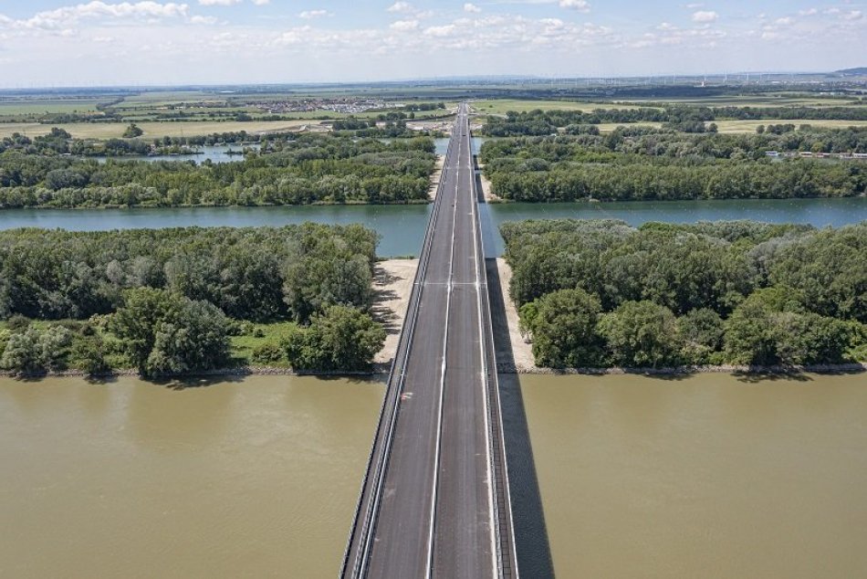 Ilustračný obrázok k článku FOTO: Cez Lužný most prejdete aj na BICYKLI. Naskytnú sa vám nádherné výhľady!