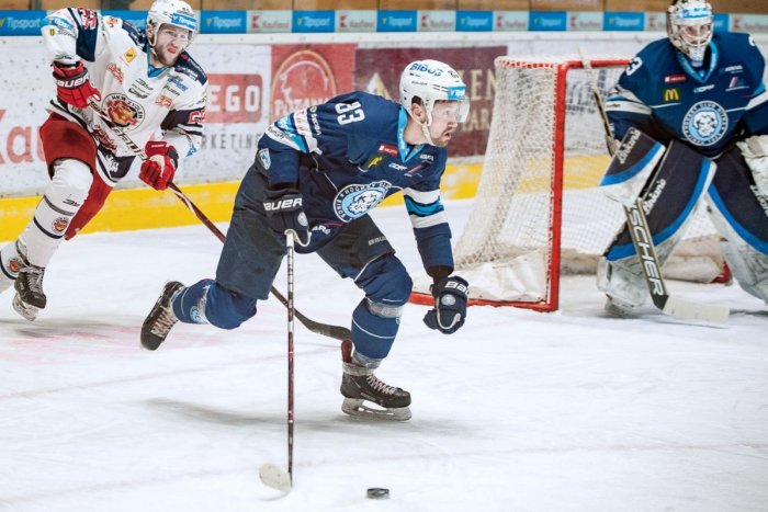 Ilustračný obrázok k článku Ďalší odchod z hokejovej Nitry: Erik Čaládi si našiel nový klub