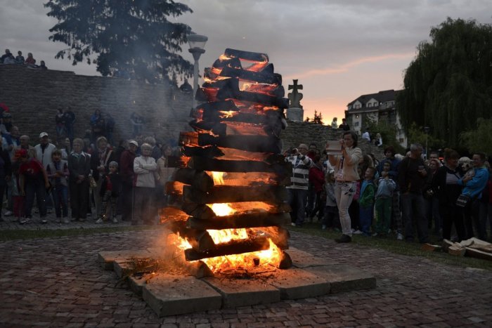 Ilustračný obrázok k článku Atraktívna Jánska noc sa už pripravuje: Aký bude program na Šarišskom hrade?