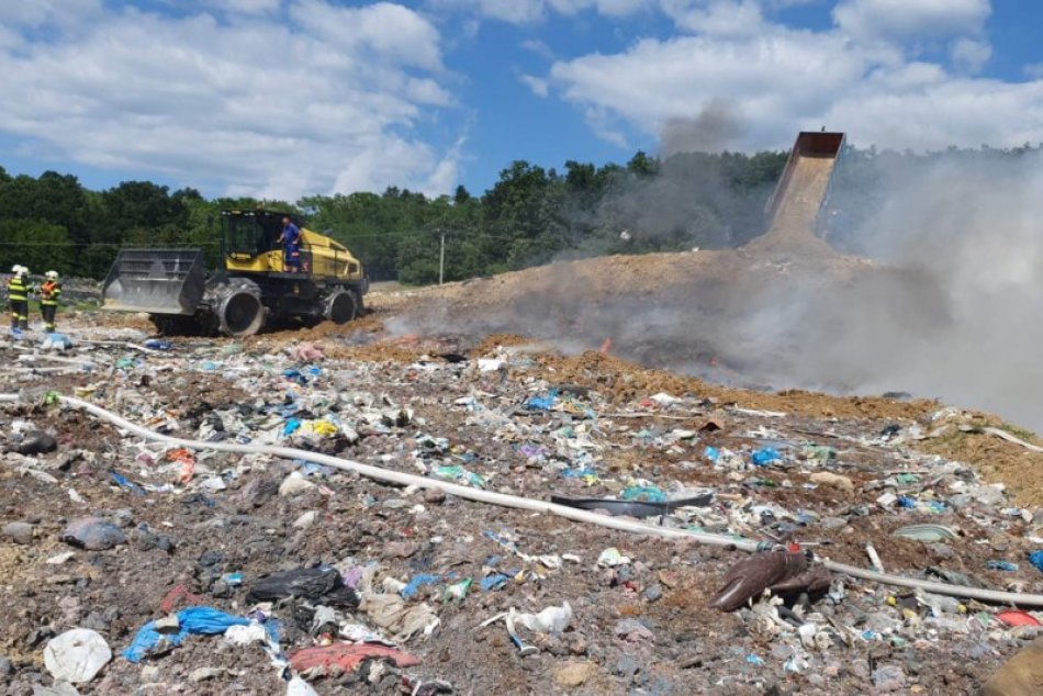Ilustračný obrázok k článku SVET O SLOVENSKU: Škandál! Vozia k nám tony ilegálneho odpadu