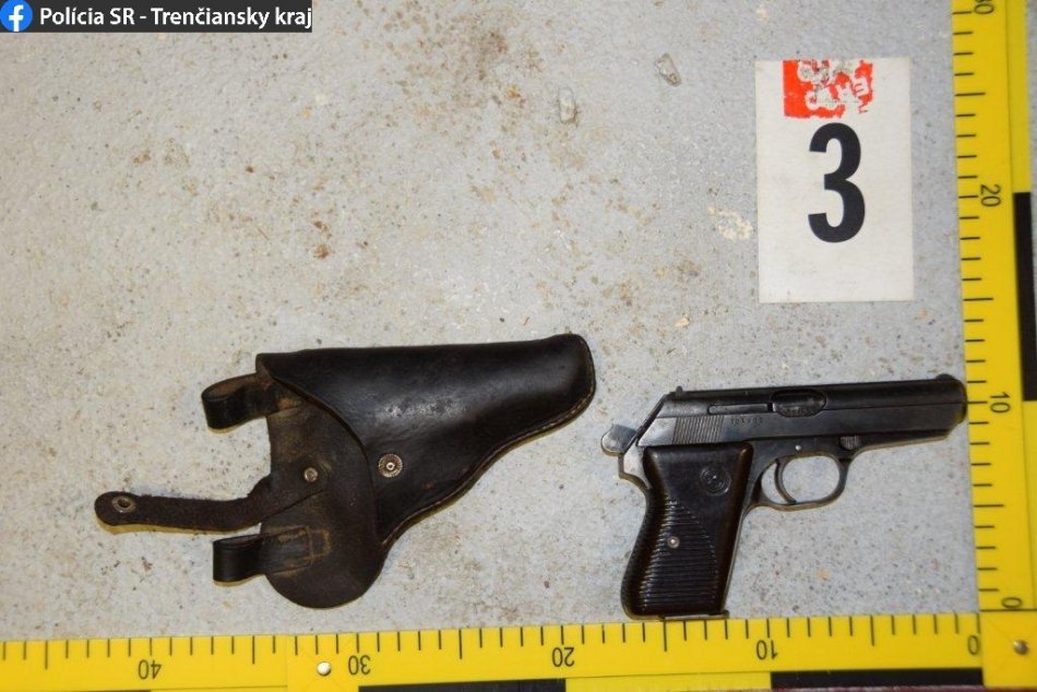 Ilustračný obrázok k článku Našli drogy, zbrane i peniaze: Trenčiansky sudca odklepol dílerovi väzenie, FOTO